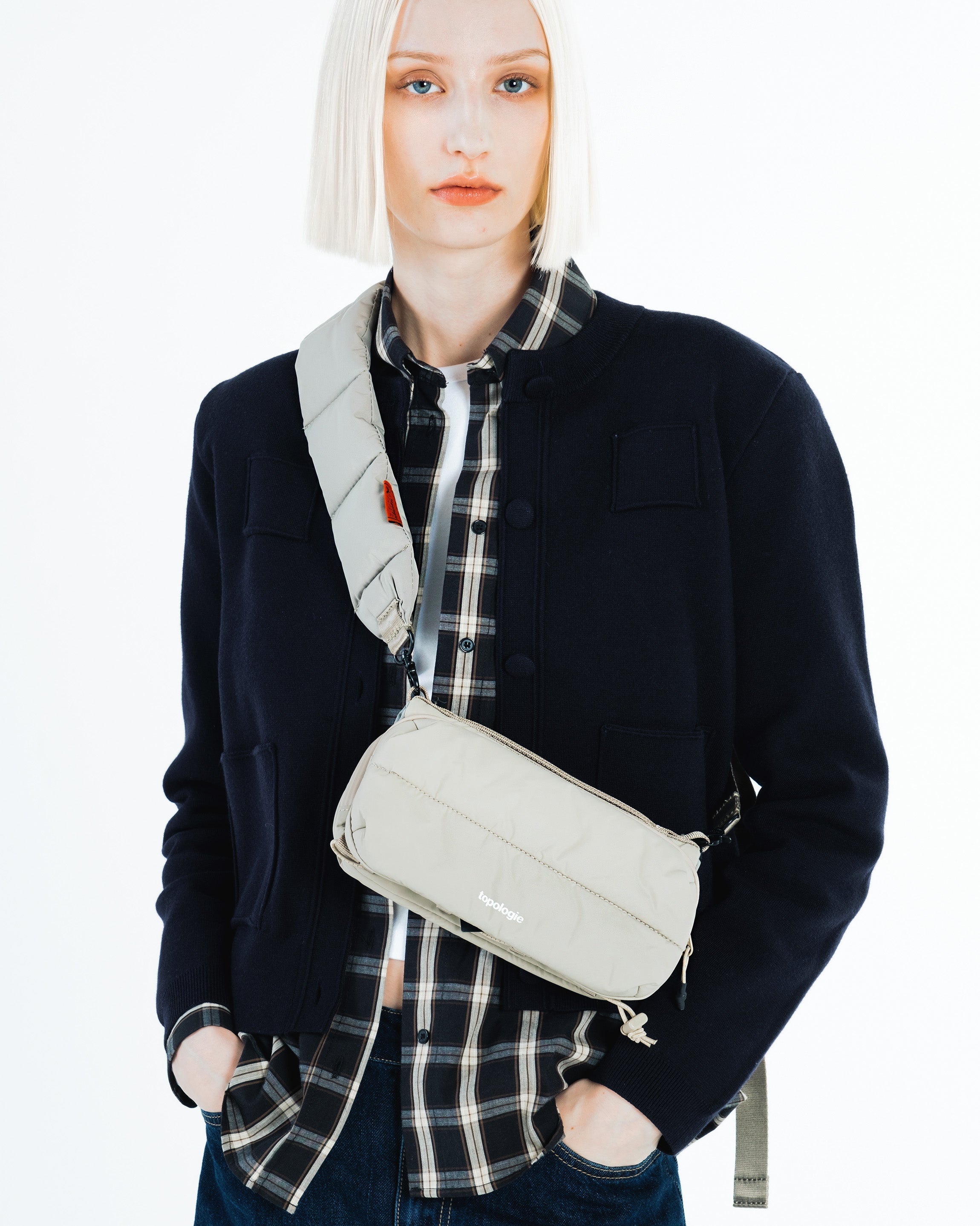 보틀 사코슈백 Bottle Sacoche / Topologie Red / 푸퍼 스트랩 Puffer Strap / Marshmallow