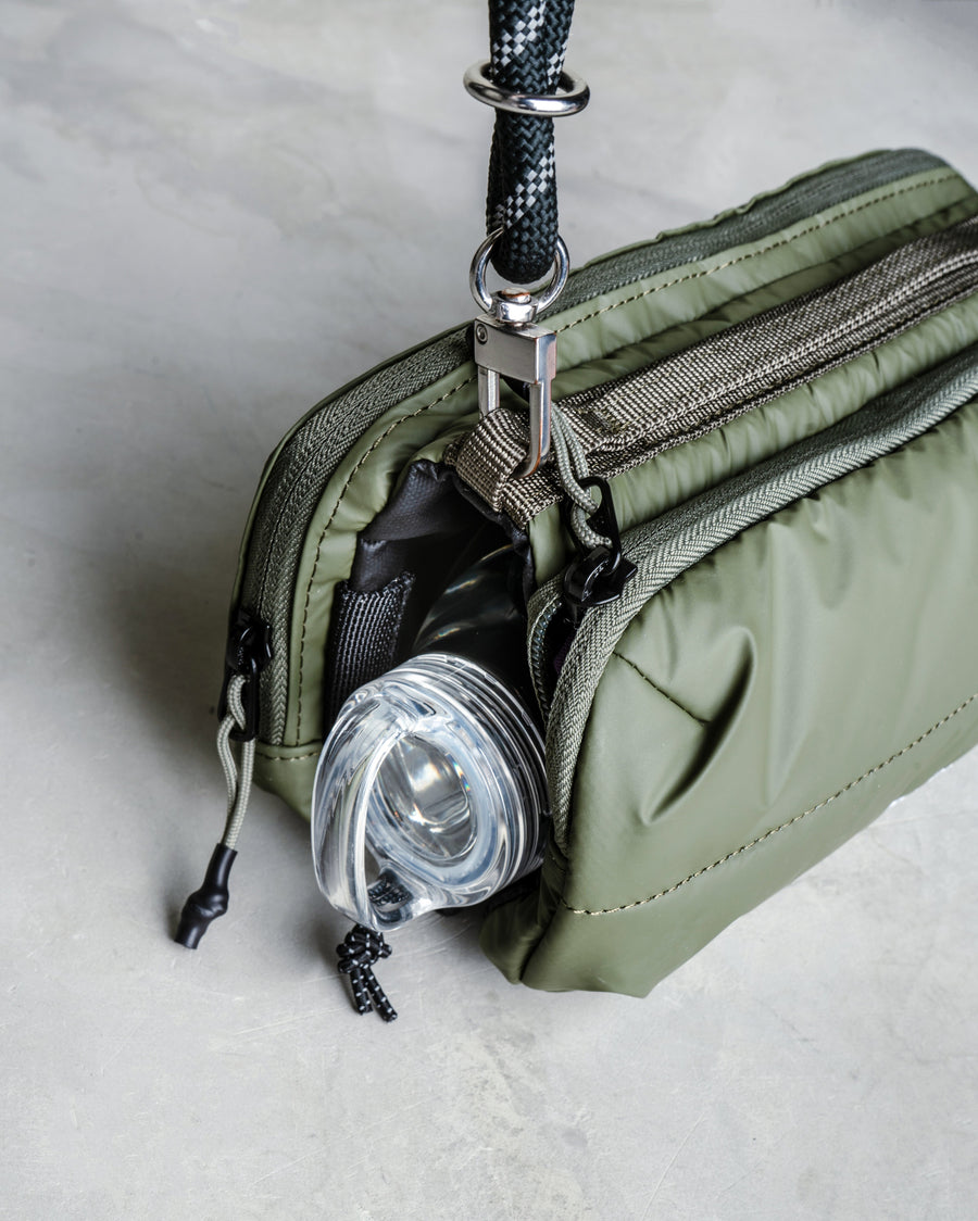 보틀 사코슈백 Bottle Sacoche / Chrome / 번지 손목 스트랩 Bungee Wrist Strap / Chrome (Synthetic Leather)