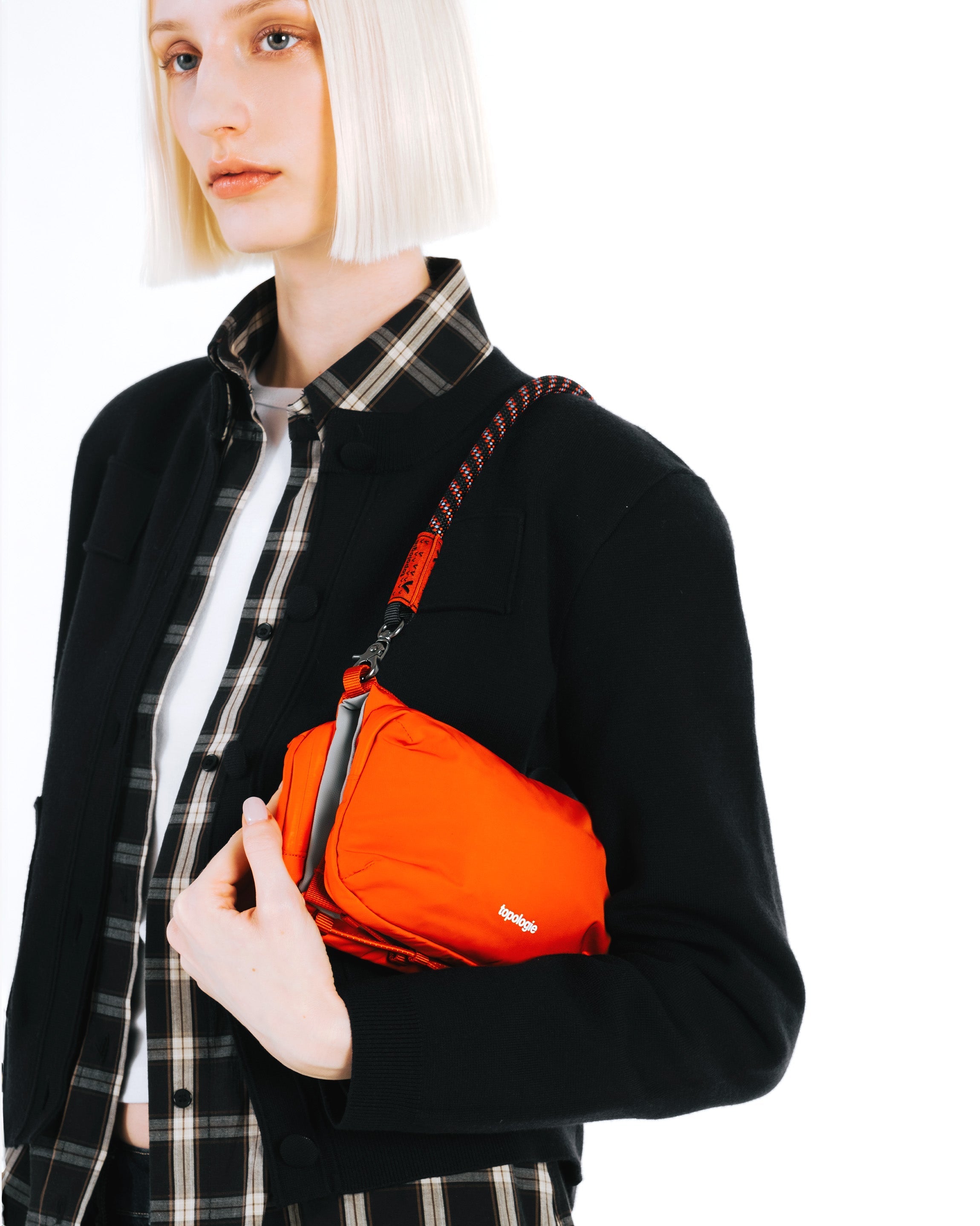 보틀 사코슈백 Bottle Sacoche / Topologie Red / 푸퍼 스트랩 Puffer Strap / Marshmallow