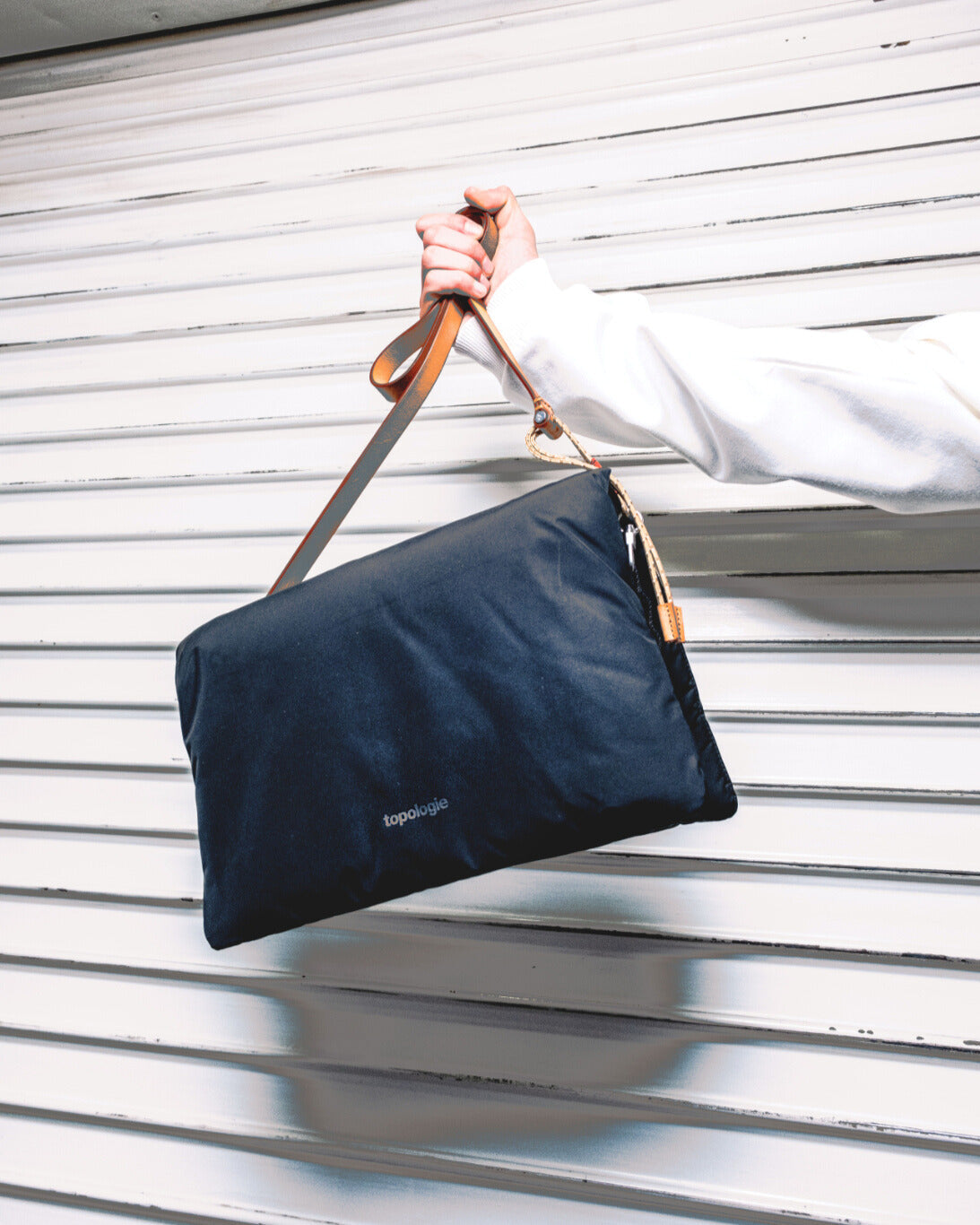 A프레임 백 미디엄 A-Frame Bag Medium