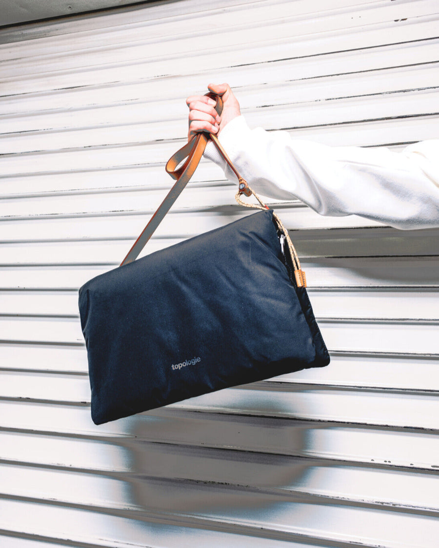A프레임 백 미디엄 A-Frame Bag Medium