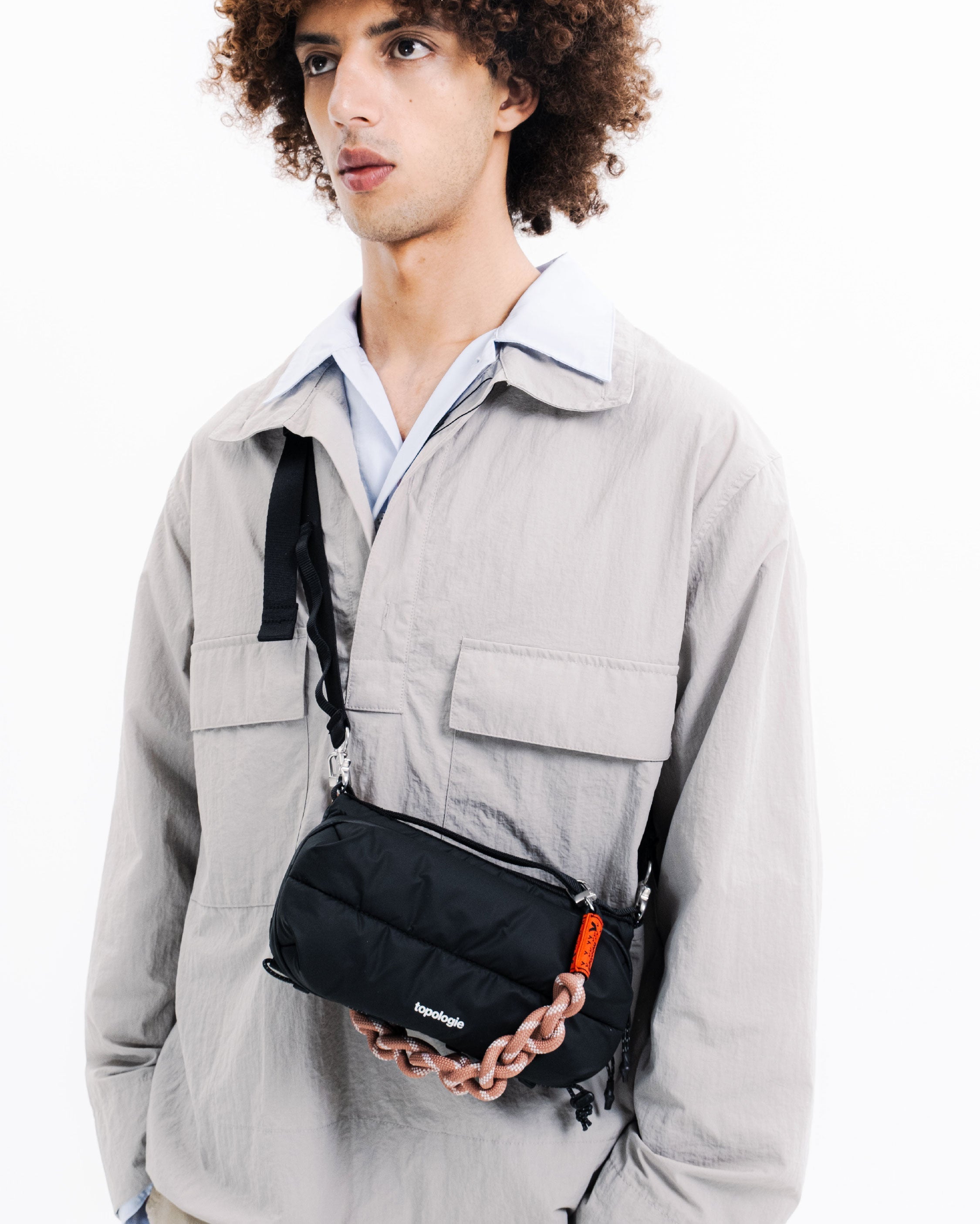 보틀 사코슈백 Bottle Sacoche / Chrome / 번지 손목 스트랩 Bungee Wrist Strap / Chrome (Synthetic Leather)