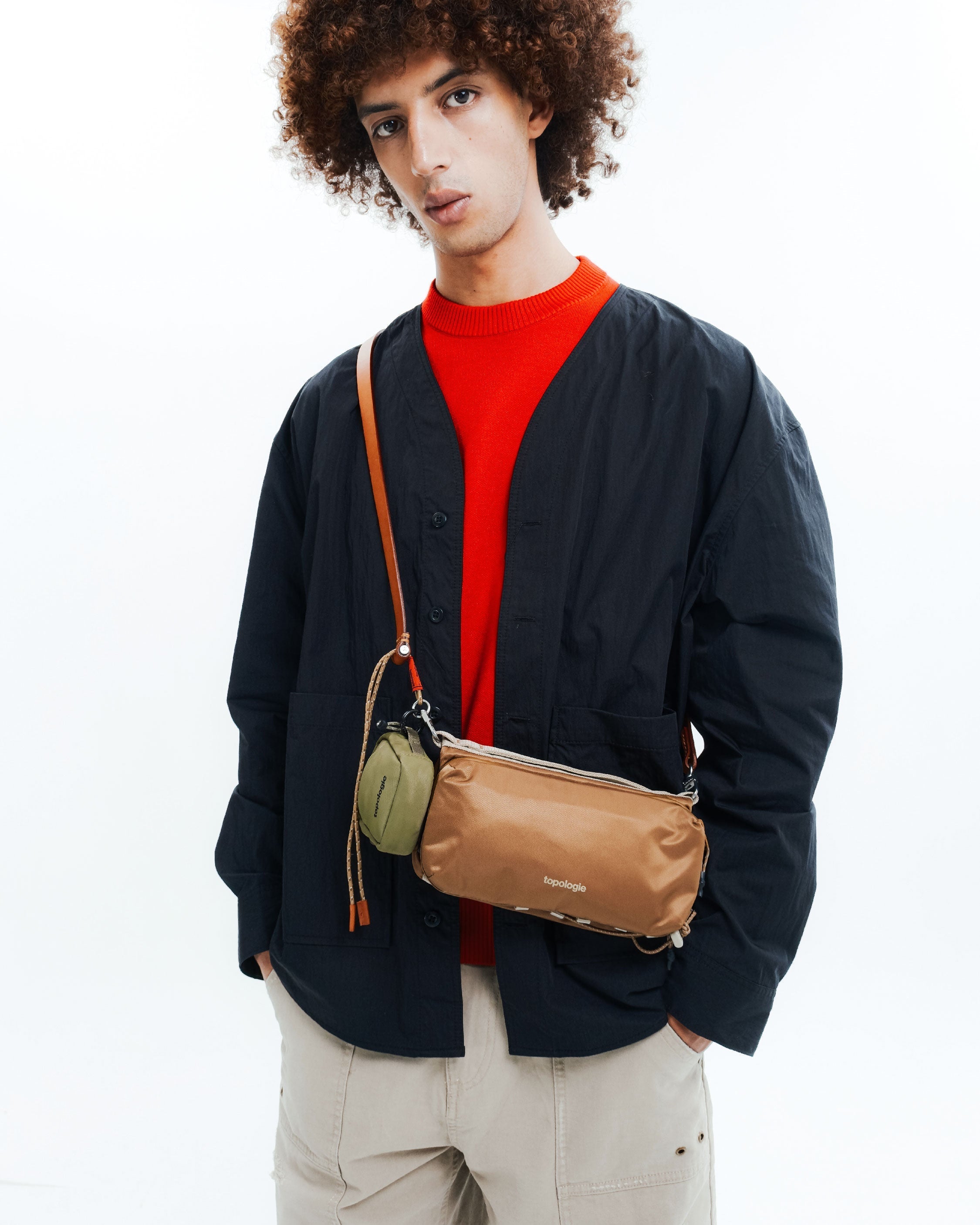 보틀 사코슈백 Bottle Sacoche / Black (Puffer) / 번지 스트랩 Bungee Strap / Black (Synthetic Leather)