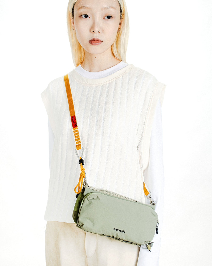 보틀 사코슈백 Bottle Sacoche / Black (Pufer) / 번지 스트랩 Bungee Strap / Black (Synthetic Leather)