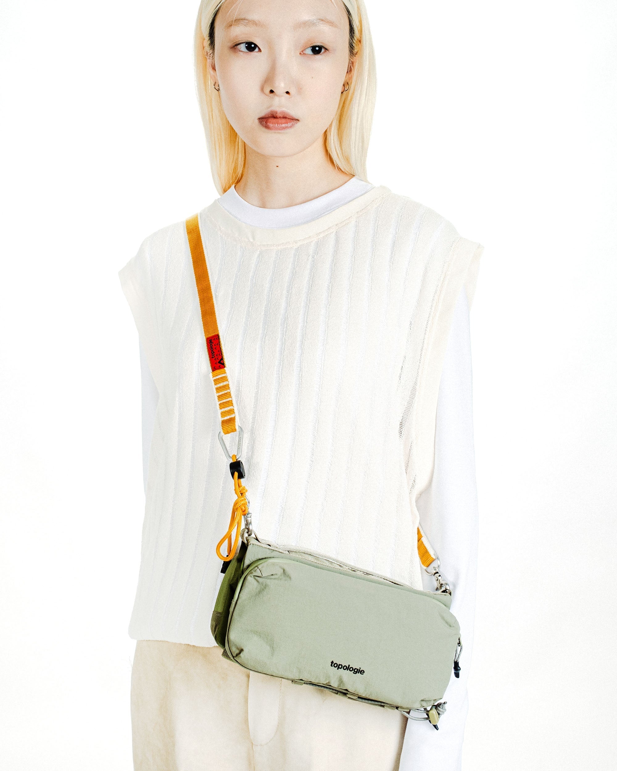 보틀 사코슈백 Bottle Sacoche / Chrome / 번지 손목 스트랩 Bungee Wrist Strap / Chrome (Synthetic Leather)