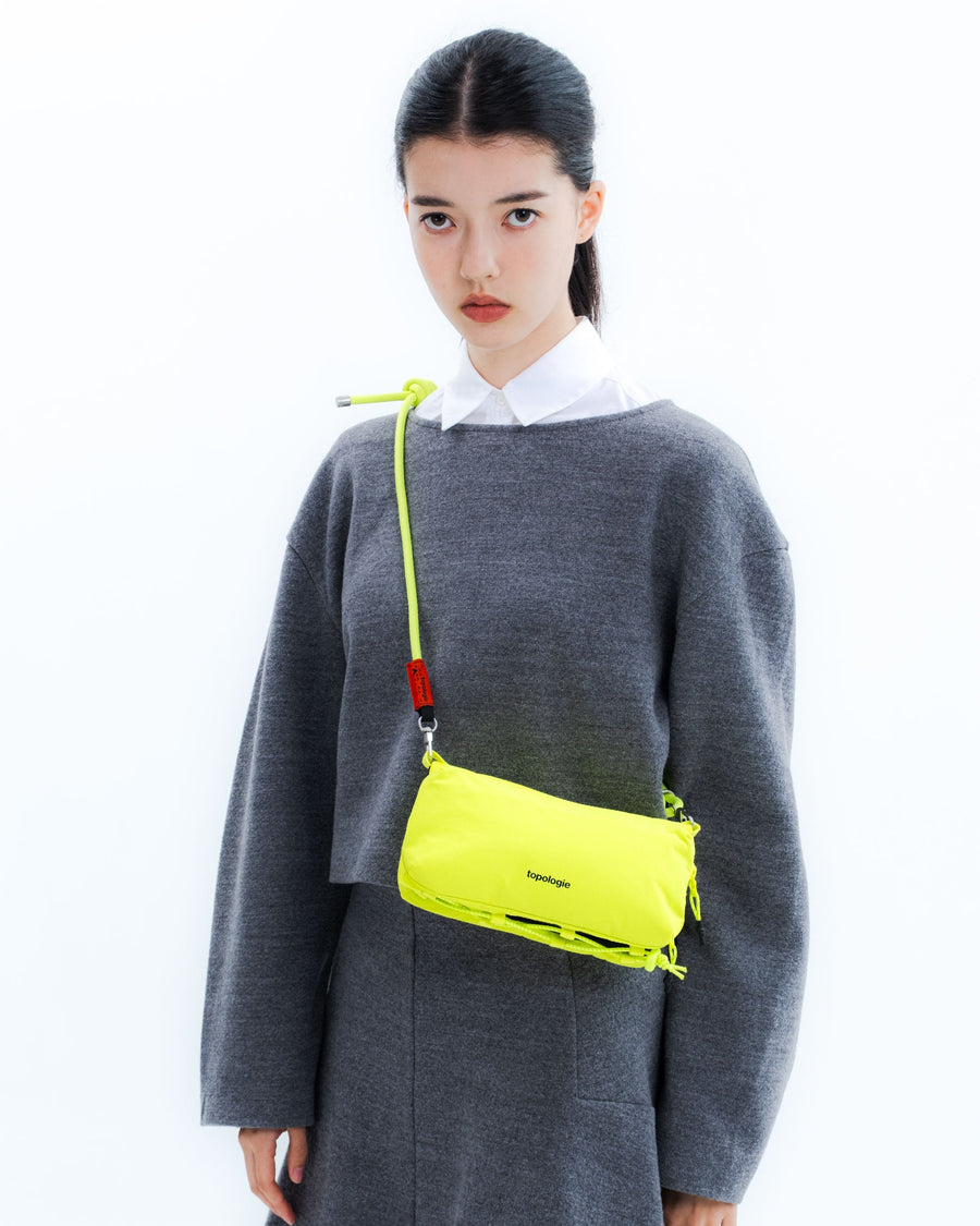 보틀 사코슈백 Bottle Sacoche / Black (Pufer) / 번지 스트랩 Bungee Strap / Black (Synthetic Leather)