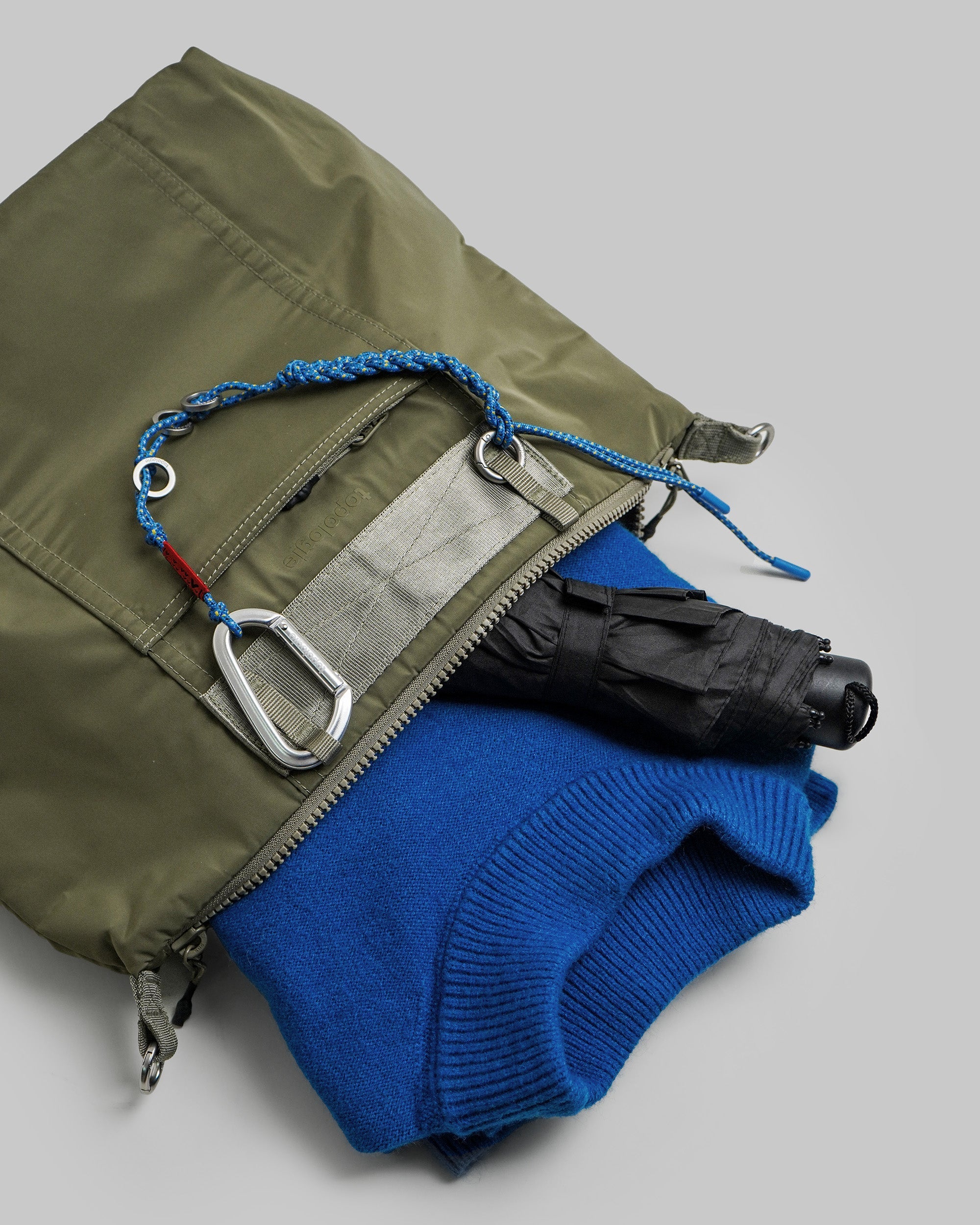 익스플로러 토트 미디움 Explorer Tote Medium