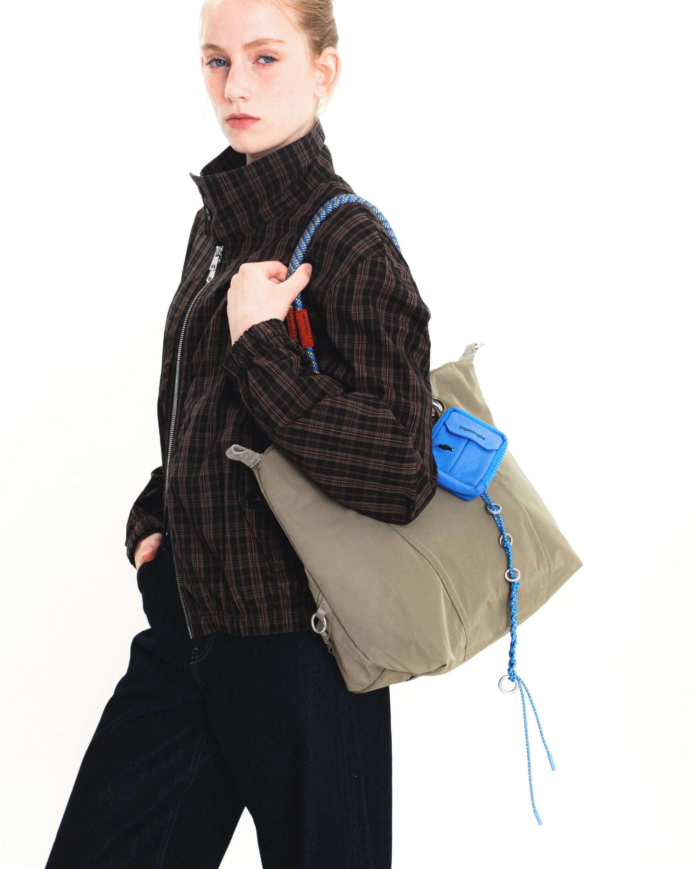 익스플로러 토트 미디움 Explorer Tote Medium