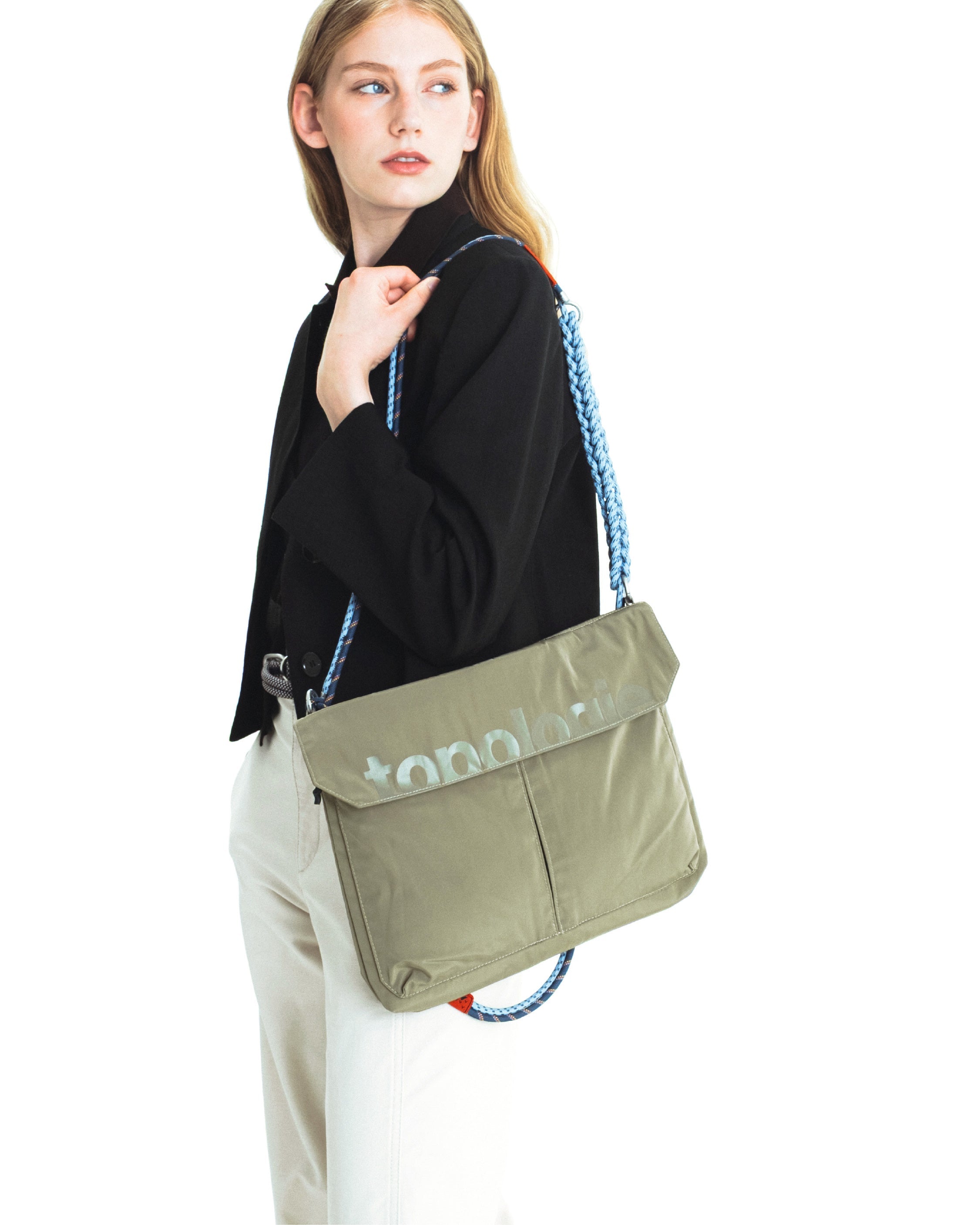 유틸리티 뮤제트 메신저백 Utility Musette Messenger