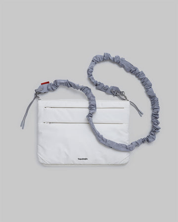 플랫 사코슈백 라지 Flat Sacoche Large / Marshmallow / 번지 스트랩 Bungee Strap / Sleet
