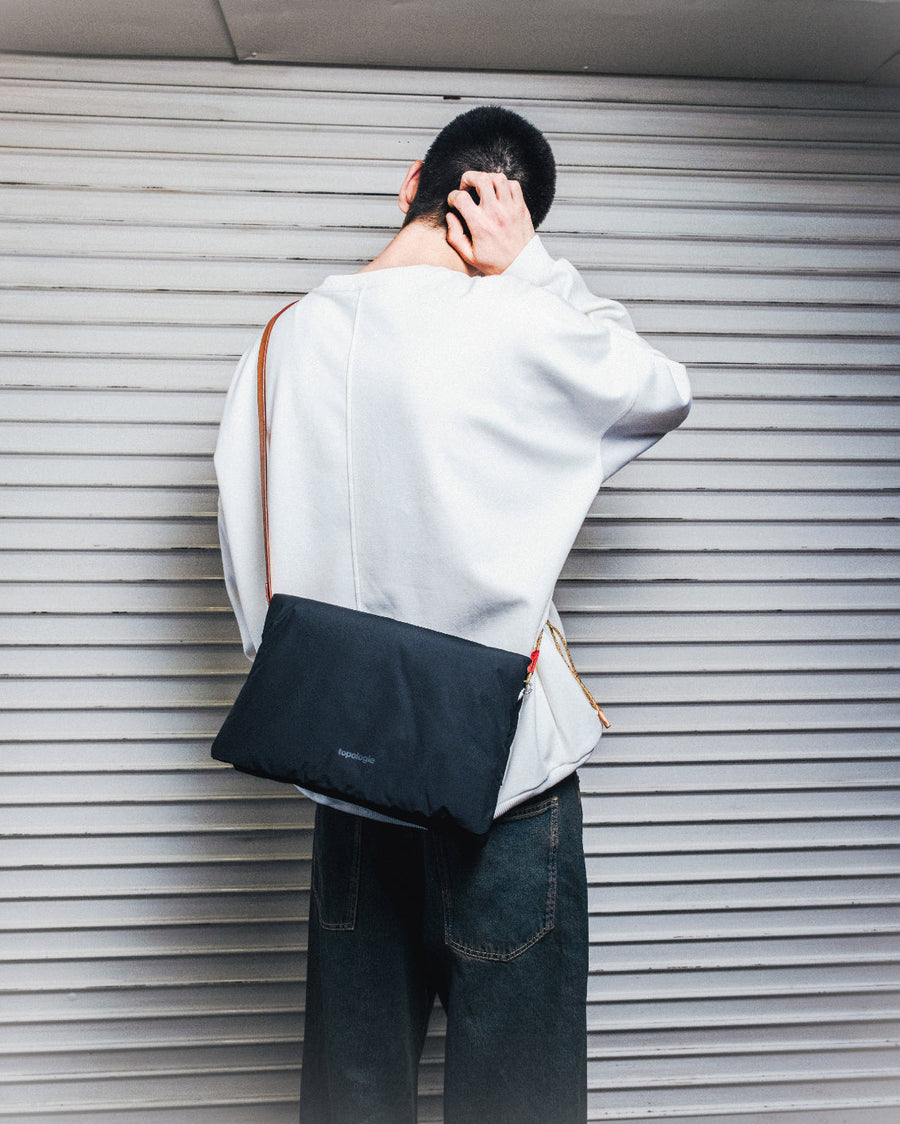 A프레임 백 미디엄 A-Frame Bag Medium