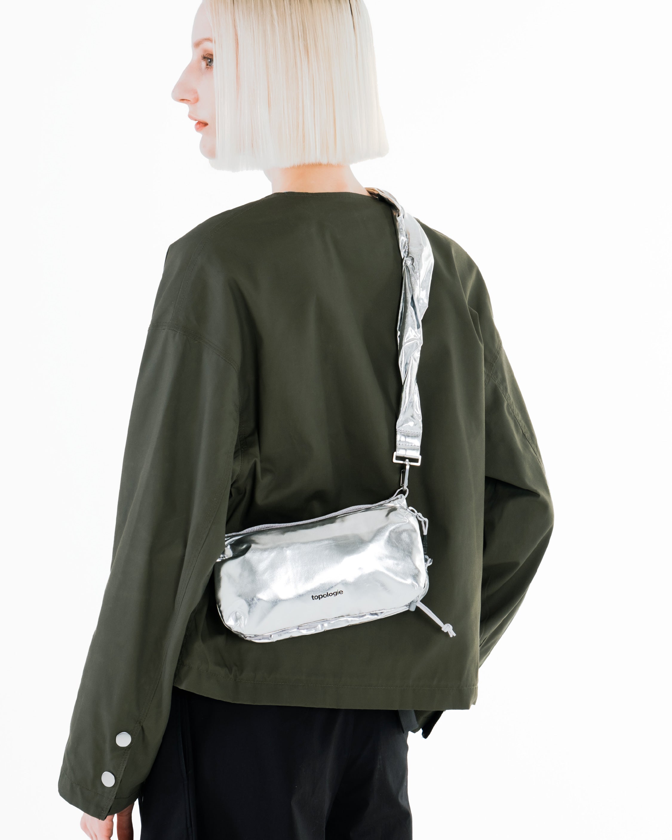 보틀 사코슈백 Bottle Sacoche / Topologie Red / 푸퍼 스트랩 Puffer Strap / Marshmallow