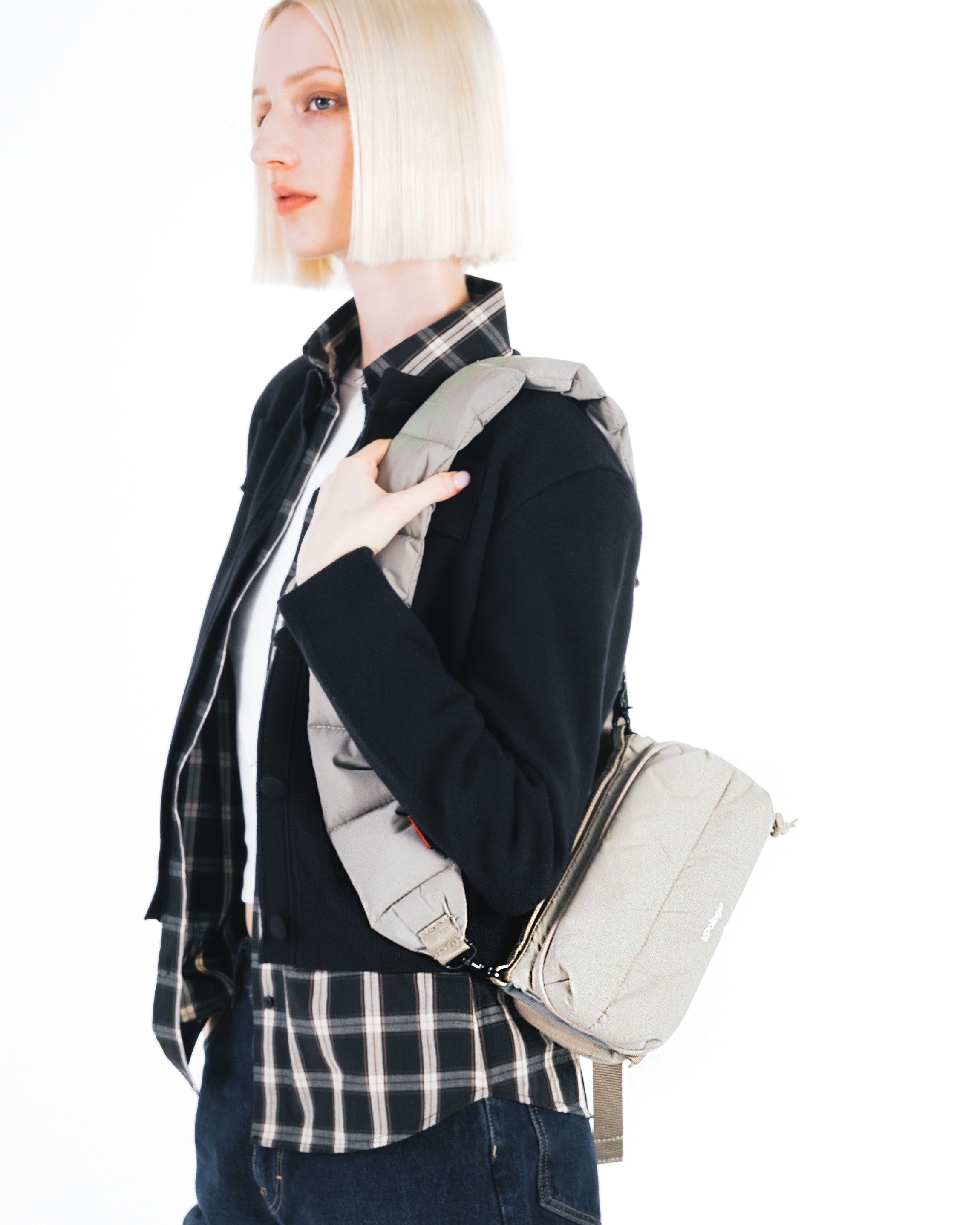보틀 사코슈백 Bottle Sacoche / Topologie Red / 푸퍼 스트랩 Puffer Strap / Marshmallow