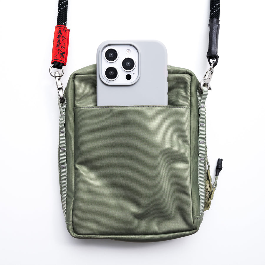 유틸리티 사코슈백 Utility Sacoche / Moss / 푸퍼 스트랩 Puffer Strap / Moss