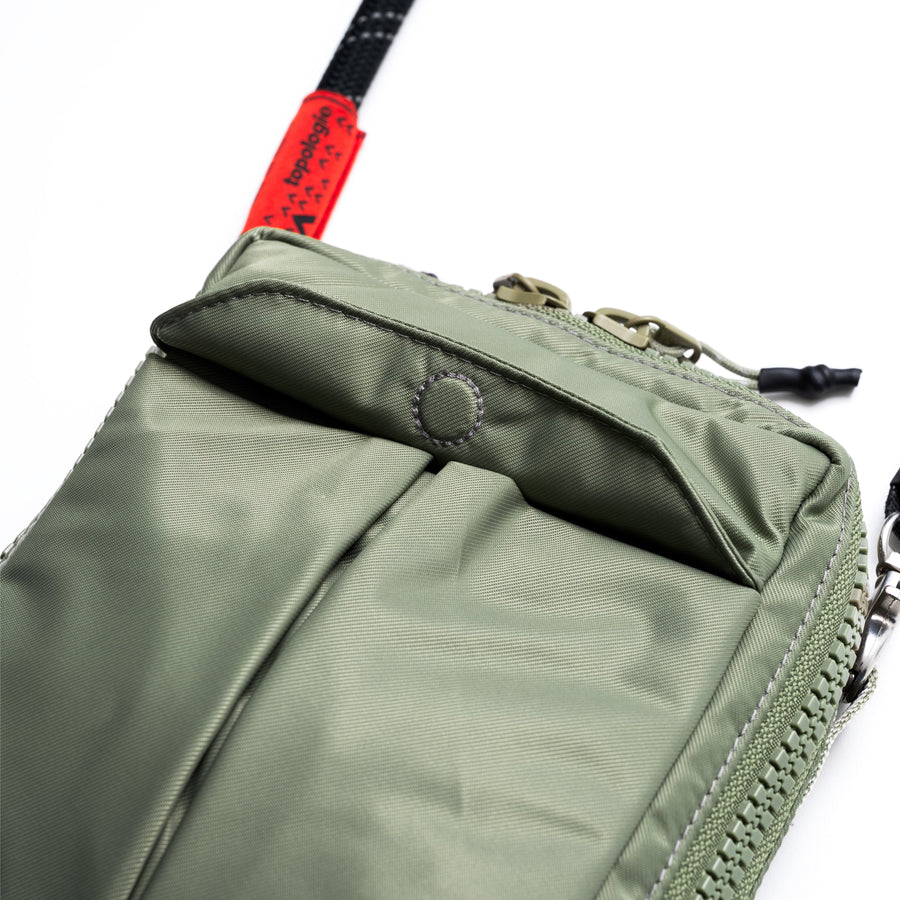 유틸리티 사코슈백 Utility Sacoche / Moss / 푸퍼 스트랩 Puffer Strap / Moss
