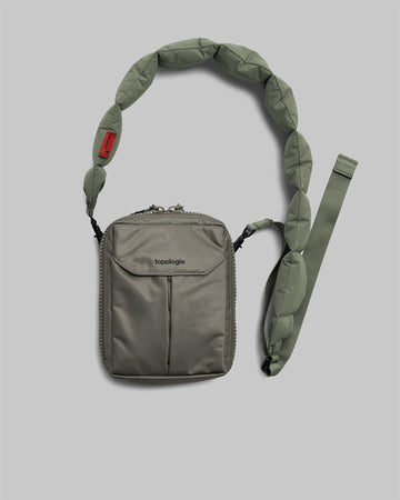 유틸리티 사코슈백 Utility Sacoche / Moss / 푸퍼 스트랩 Puffer Strap / Moss