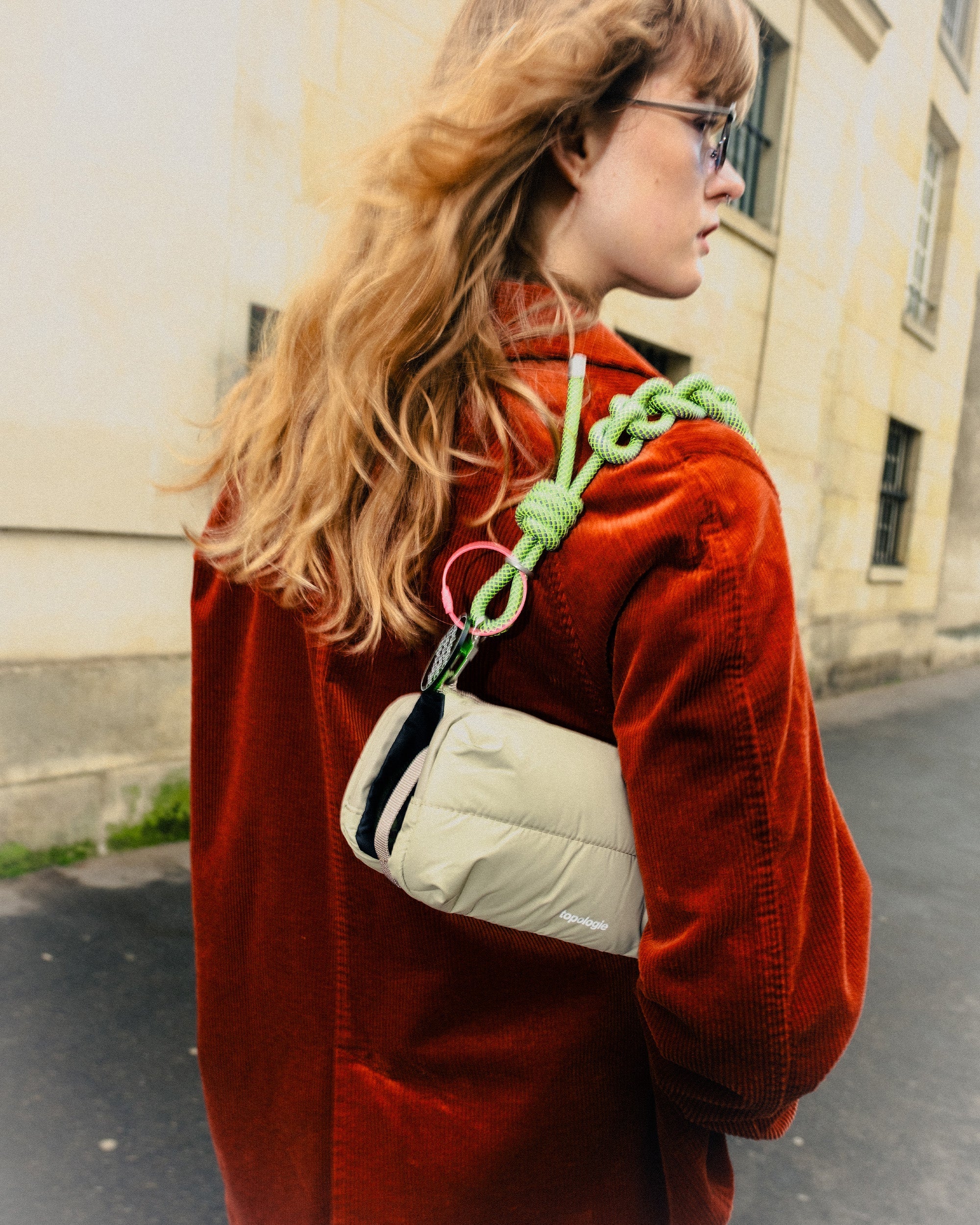 보틀 사코슈백 Bottle Sacoche / Topologie Red / 푸퍼 스트랩 Puffer Strap / Marshmallow